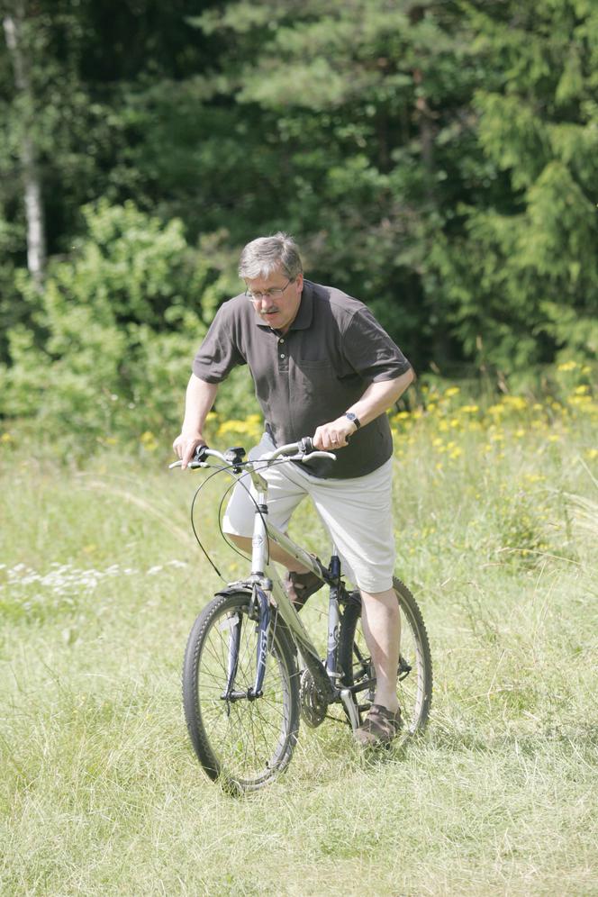  Prezydent Bronisław Komorowski na rowerowej przejażdżce w Budzie Ruskiej  