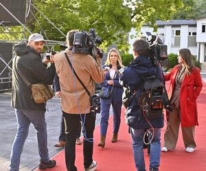 Karol Nawrocki przyjechał do TVP. Symboliczny gest i mocne wsparcie z zaplecza