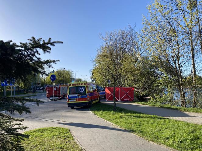   Ciało mężczyzny wyłowione z jeziora Długiego w Olsztynie. Zauważyła je przypadkowa kobieta [ZDJĘCIA]