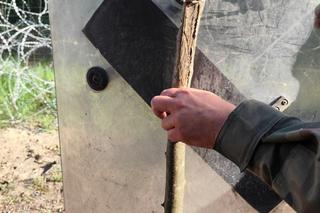 Polski żołnierz ugodzony nożem. Atak migranta na granicy Polski z Białorusią