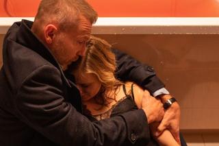 M jak miłość odcinek 1714. Julia (Marta Chodorowska), Andrzej Budzyński (Krystian Wieczorek)