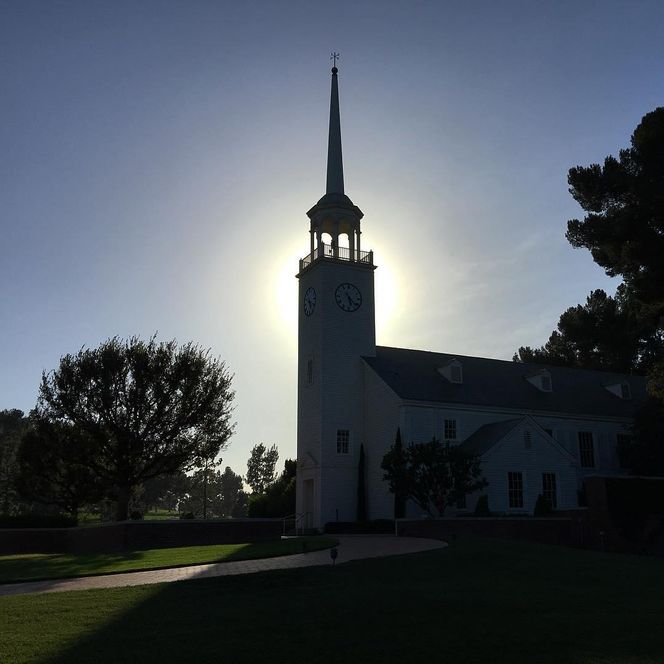 Kościół Forest Lawn Church of the Hills w Los Angeles