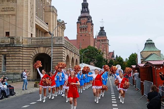 Przemarsz orkiestr dętych podczas finału TTSR 2024