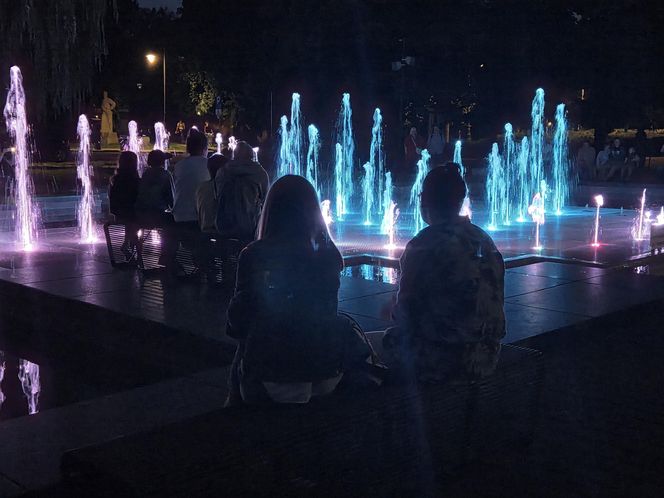 Muzyka, światło i woda w sercu Bydgoszczy. Ta fontanna naprawdę gra!