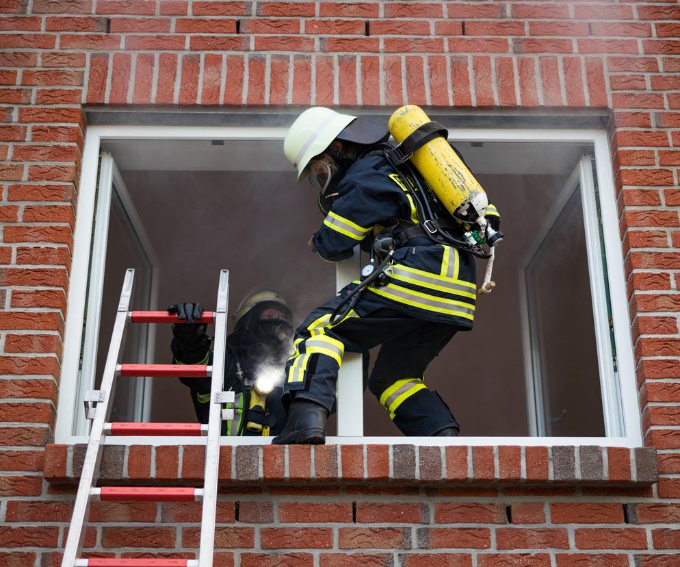 Rodzinna tragedia. Śmierć 13-latka. Ciało chłopca znaleziono w łóżku. Jego rodzice zatruli się czadem