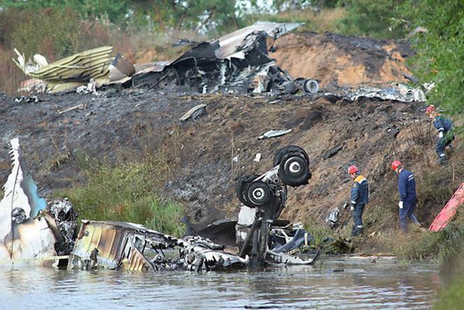 KATASTROFA Jaka-42 pod Jarosławiem: Samolot nie mógł wystartować, spadł i WYBUCHŁ przez złe paliwo