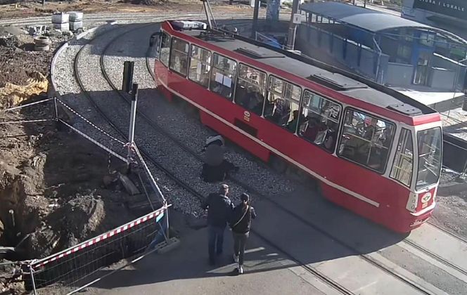 tramwaj potrącił nastolatków