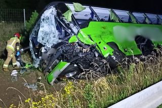 Ciężarówka zderzyła się z autobusem na S7. Są poszkodowani