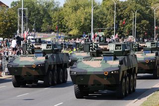 Defilada wojskowa 15 sierpnia w Warszawie