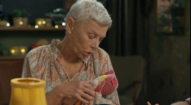 Barwy szczęścia, odcinek 3180. Krystyna (Hanna Bieluszko)