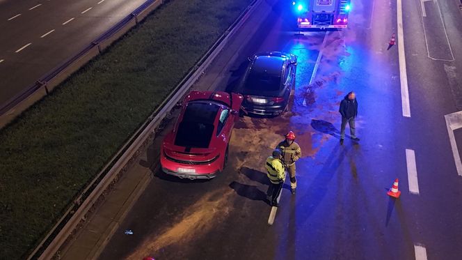 Koszmar na Wale Miedzeszyńskim! Rozbite Porsche za 700 tysięcy złotych!