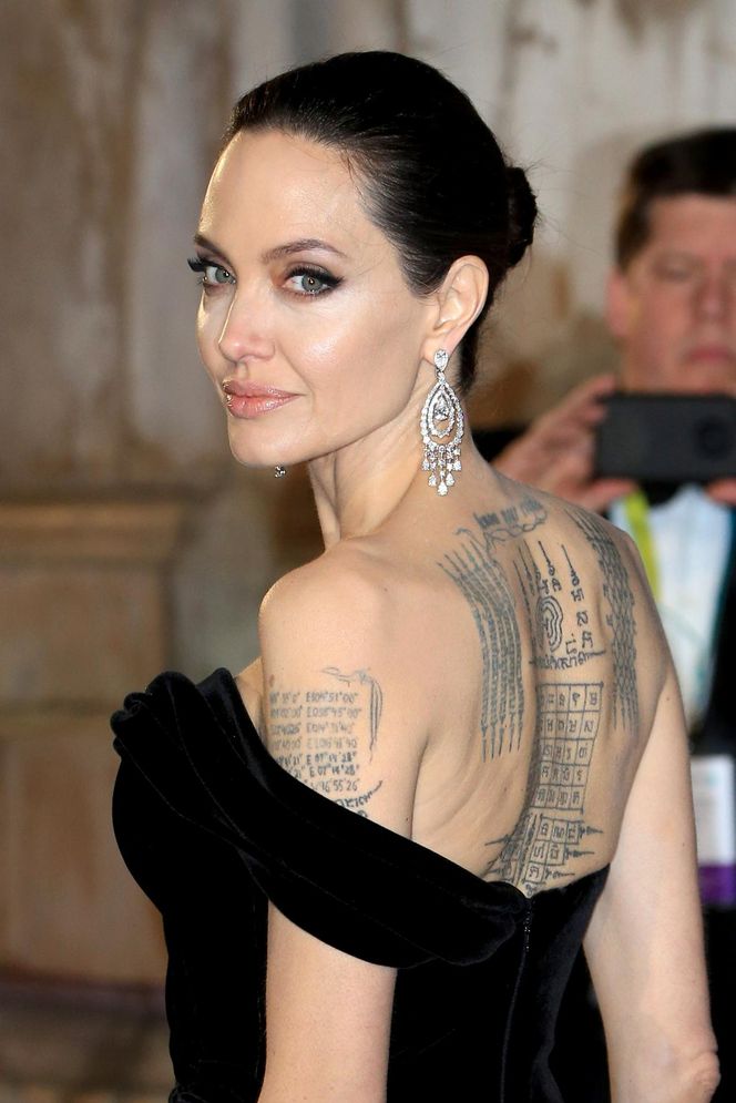 Angelina Jolie kończy 50 lat! Zobacz, jak się zmieniała