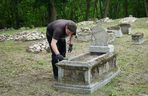 Dbają o cmentarz mennonicki sprzed potopu szwedzkiego  w kujawsko-pomorskiej wsi, która istnieje tylko z nazwy
