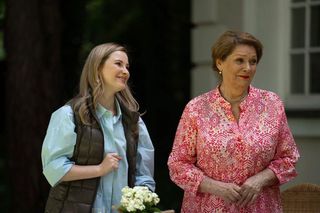 	Barwy szczęścia odc. 3090. Józefina Rawiczowa (Elżbieta Jarosik),  Sofia (Valeri Guliaieva)