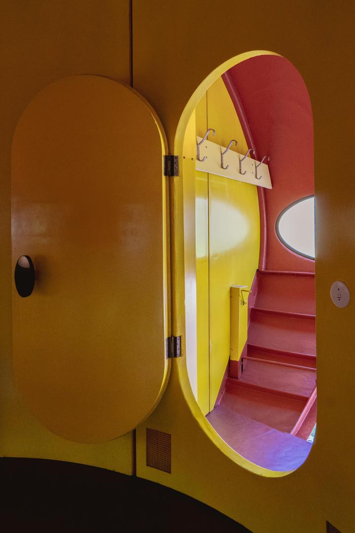 Futuro House - zdjęcia fińskiego domku letniskowego w kształcie UFO w WeeGee Exhibition Centre