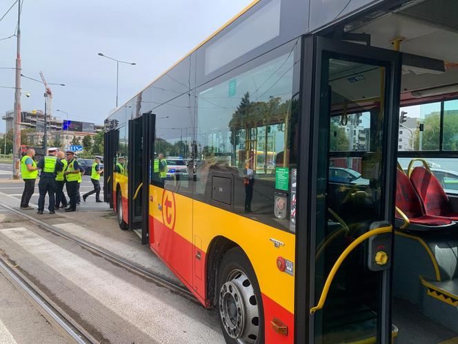 Zderzenie tramwaju i autobusu w Warszawie