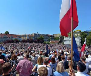 Manifestacja 4 czerwca na placu Solidarności w Szczecinie