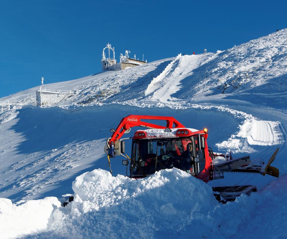 Tatry zasypane śniegiem. Na Kasprowym Wierchu już 70 cm. W Zakopanem piesi nie mogą korzystać z chodników