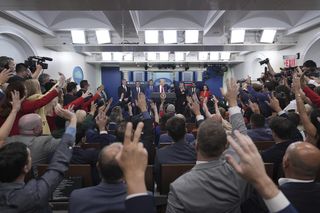 Trump wysyła Gwardię Narodową do Waszyngtonu i przejmuje lokalną policję