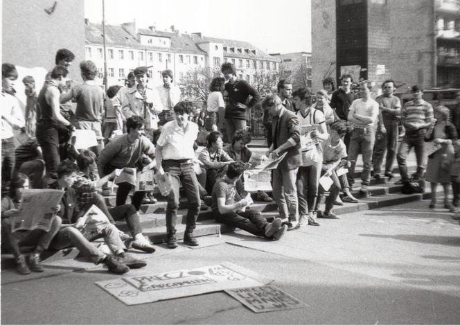 Dlaczego krasnale są symbolem Wrocławia? Pomarańczowa alternatywa głosem młodych o wolność