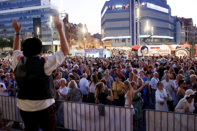 Potańcówka przed Teatrem Śląskim w Katowicach (09.08)
