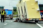 Groźny zdarzenie na S3 Przewróciła się laweta przewożąca basen [zdjęcia] 