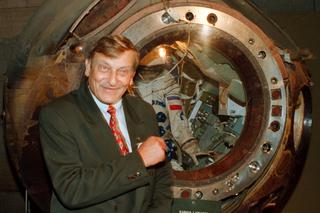 Tu pochowają gen. Hermaszewskiego. Nieprzypadkowe miejsce na grób 