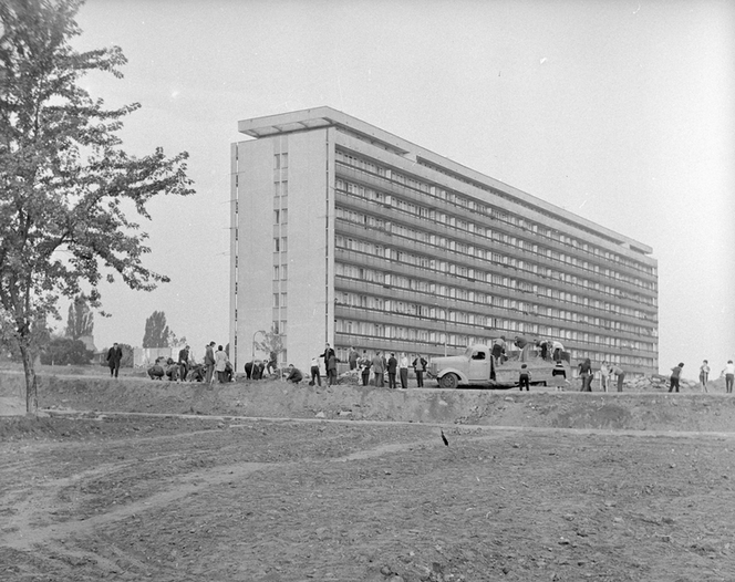 Warszawa kiedyś i dziś. Zobacz, ile się zmieniło przez 40 lat! [ARCHIWALNE ZDJĘCIA]