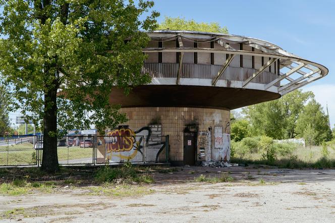 Grzybek Baltony w Szczecinie - zdjęcia. Zobacz kosmiczny opuszczony zabytek z PRL-u