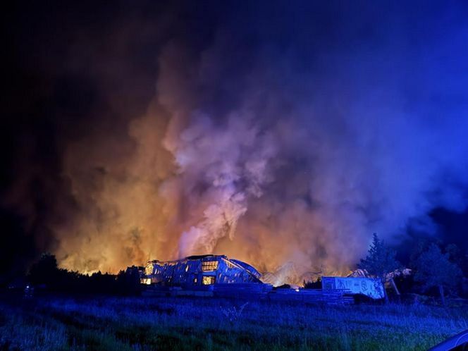 Gigantyczny pożar hali niedaleko Warszawy. Powołają specjalny zespół prokuratorski