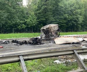 Mężczyzna spłonął w samochodzie na A4 w kierunku Opola! Droga całkowicie zablokowana [ZDJĘCIA]