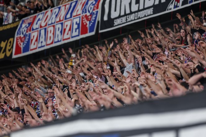 Górnik Zabrze - Termalica Nieciecza. Niesamowita atmosfera na Arenie Zabrze! Kibice Górnika dopingują swoją drużynę
