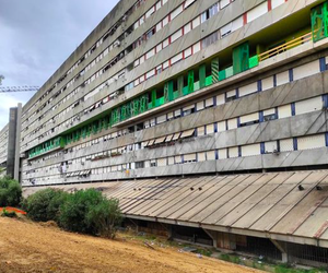 Perełka architektury modernistycznej popada w ruinę. Nocą lepiej omijać ją szerokim łukiem