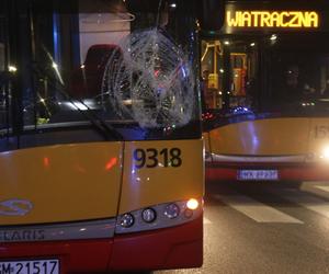 Koszmarny wypadek na Grochowie. Emeryt wpadł pod autobus