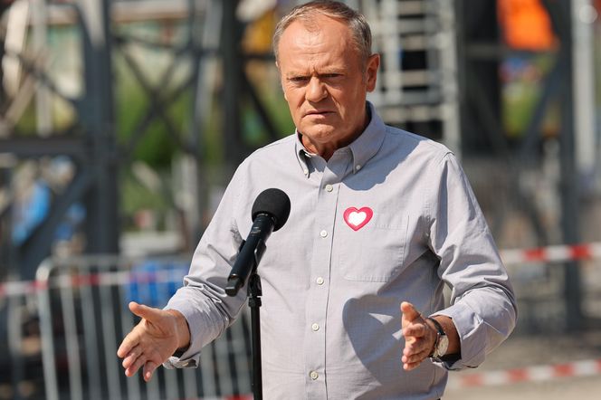 Donald Tusk w Męcinie. Premier odwiedził budowę największego tunelu kolejowego w Polsce