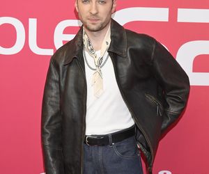 Konferencja prasowa 62. edycji Krajowego Festiwalu Polskiej Piosenki w Opolu. Tłum gwiazd na czerwonym dywanie