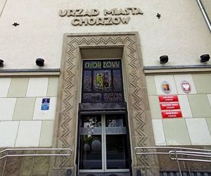 Zamaskowany mężczyzna wszedł do budynku Urzędu Miasta w Chorzowie