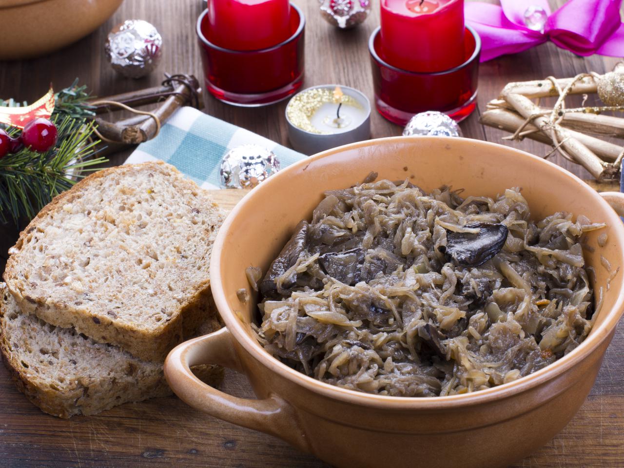 Kapusta z winem zamiast bigosu: przepis na Wigilię i święta [WIDEO]