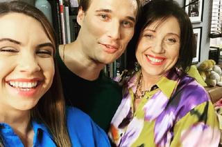 M jak miłość na planie po wakacjach 2023. Iwona Kryńska (Hanna Śleszyńska), Aneta (Ilona Janyst), Olek (Maurycy Popiel)