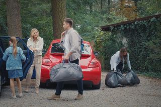 M jak miłość odc. 1836. Magda (Anna Mucha), Nadia (Mira Fareniuk), Julia (Marta Chodorowska), Dima (Michaił Pszeniczny)