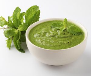 Miętę blenduje z tymi składnikami. Ten sos smakuje obłędnie