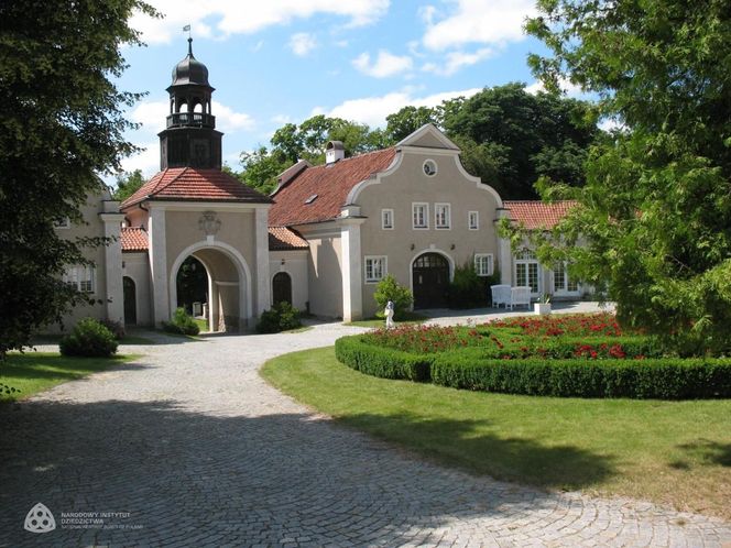 Ten pałac ma ponad 400 lat! Wyjątkowe miejsce na mapie woj. warmińsko-mazurskim