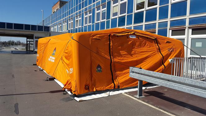 Nie ma już namiotu przy szpitalu w Lesznie. Pozostały dodatkowe środki bezpieczeństwa