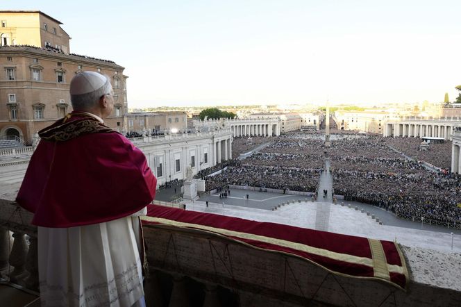  Zdjęcie Leona XIV z Janem Pawłem II. Tak wyglądał nowy papież w młodości poznał go w 1982