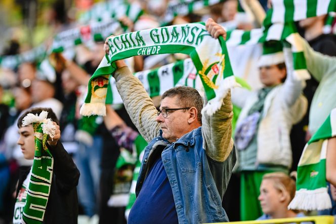 Derby Trójmiasta. Tak bawili się kibice na meczu Lechia Gdańsk - Arka Gdynia [ZDJĘCIA]