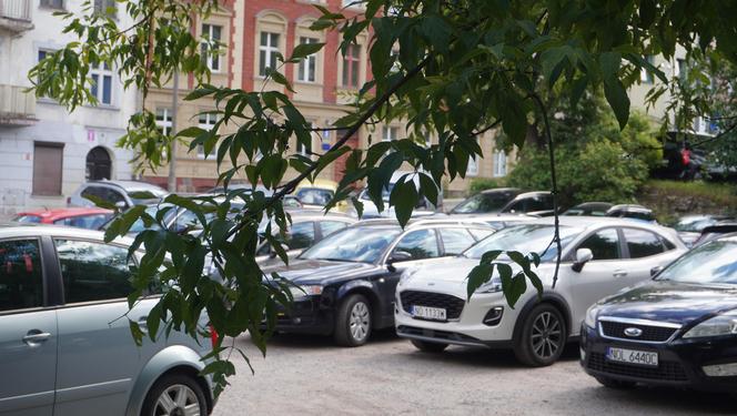 W centrum Olsztyna powstanie parking z prawdziwego zdarzenia? Miasto ogłosiło przetarg [ZDJĘCIA]