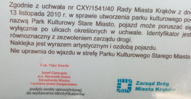 Bajkowy świat w Krakowie. Kierowca meleksa prowadził pojazd z identyfikatorem wydanym przez Papę Smerfa