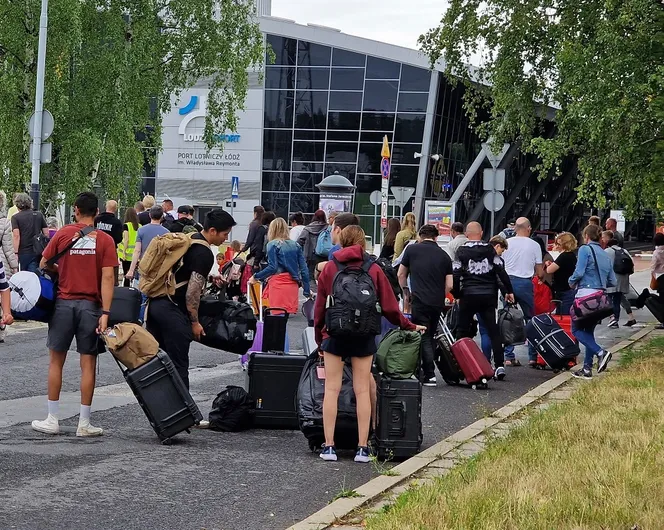 Potężna ewakuacja lotniska w Łodzi. Kobieta zostawiła to w łazience