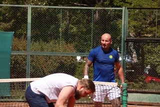 Artur Szpilka vs Dominik Durniat na tenisowym korcie