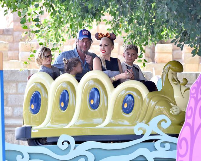 Gwen Stefani z dziećmi w Disneylandzie